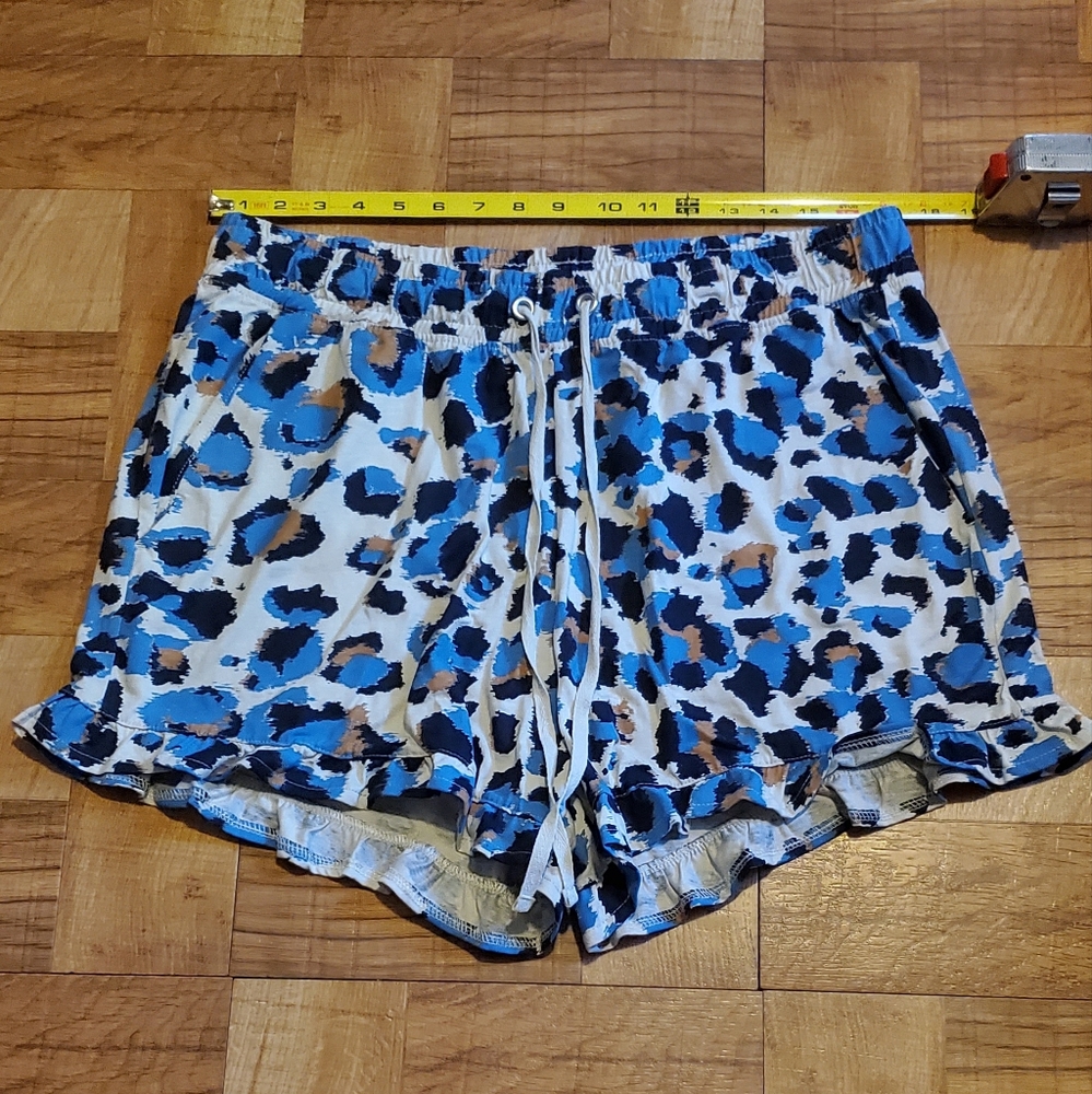 Shorts - Picture 3 of 5